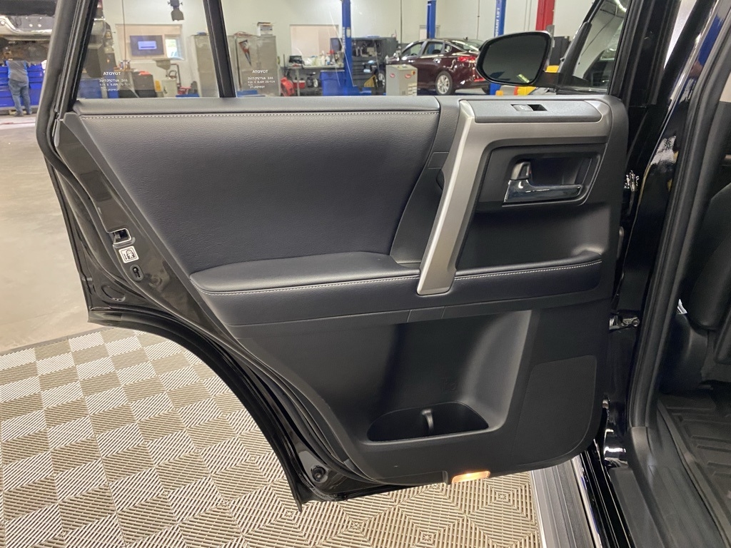 2020 Toyota 4Runner Base photo 32
