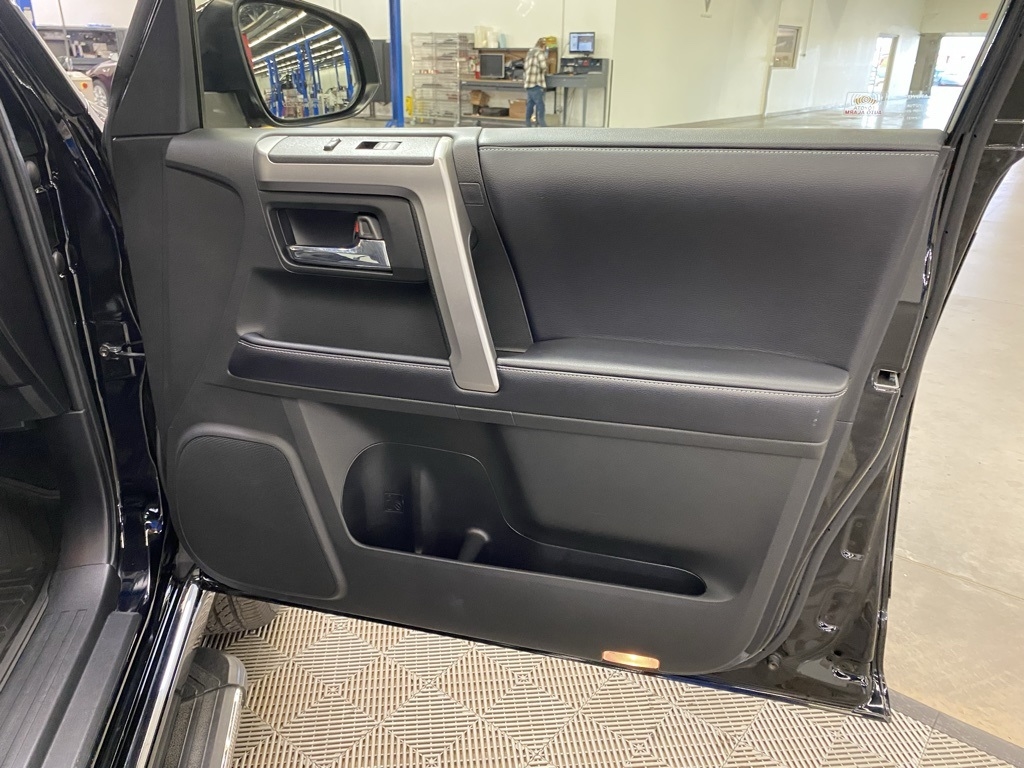 2020 Toyota 4Runner Base photo 38