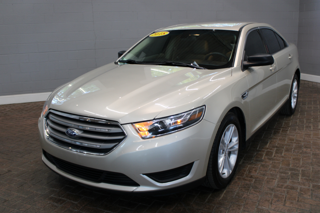 2018 Ford Taurus SE photo 3