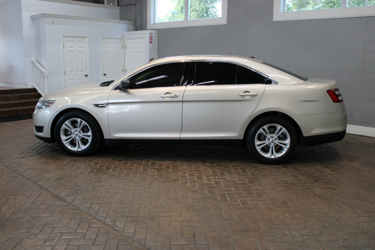 2018 Ford Taurus SE photo 4