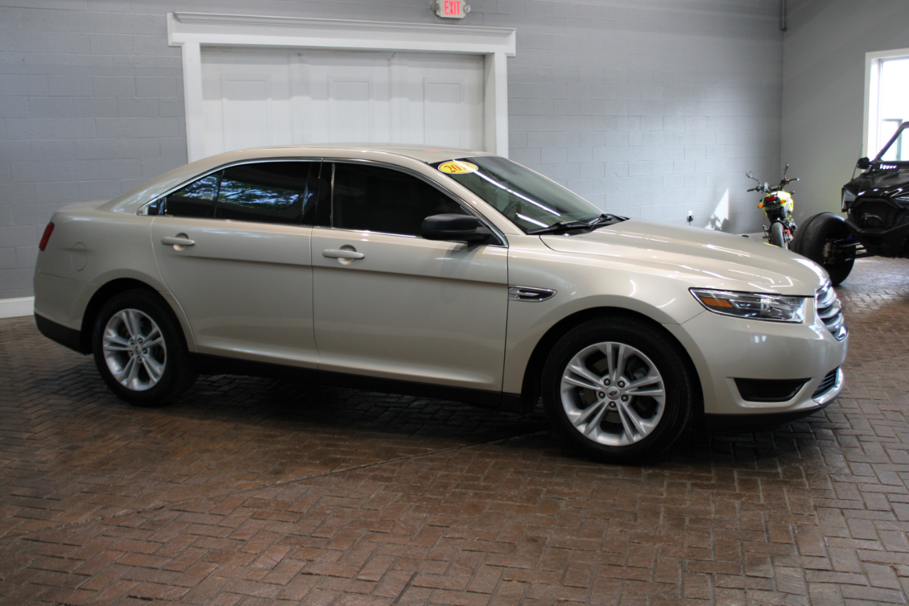 2018 Ford Taurus SE photo 7