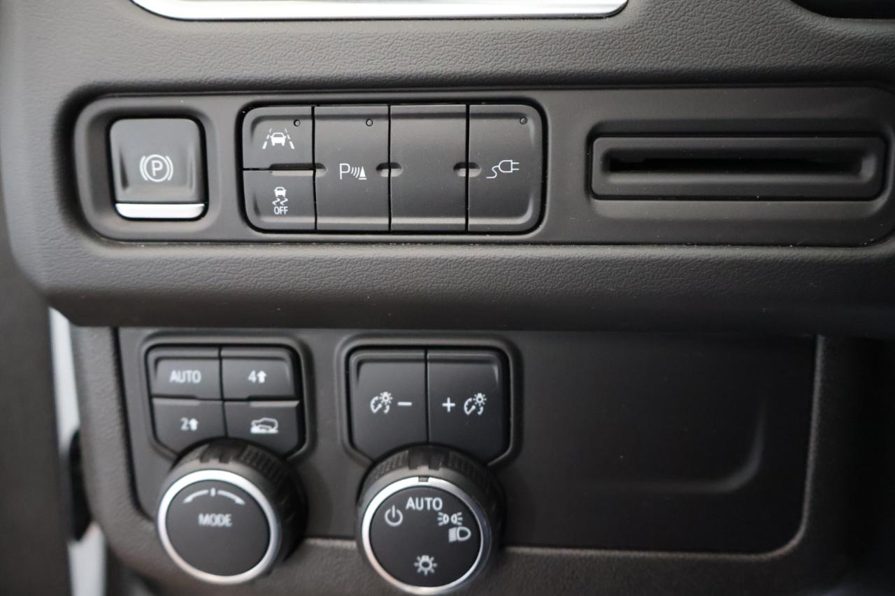 Chevrolet Suburban photo 20