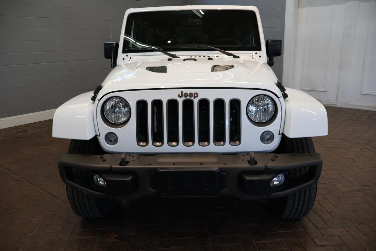 Jeep Wrangler photo 2