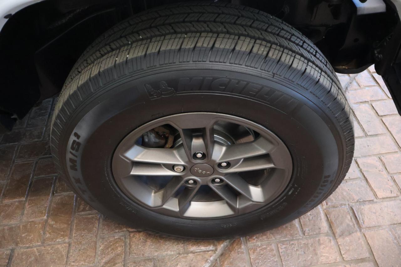 Jeep Wrangler photo 8