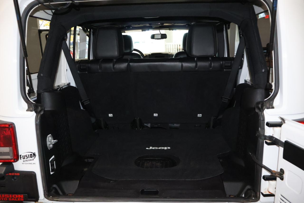Jeep Wrangler photo 14