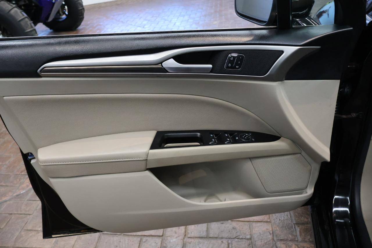 Ford Fusion photo 12