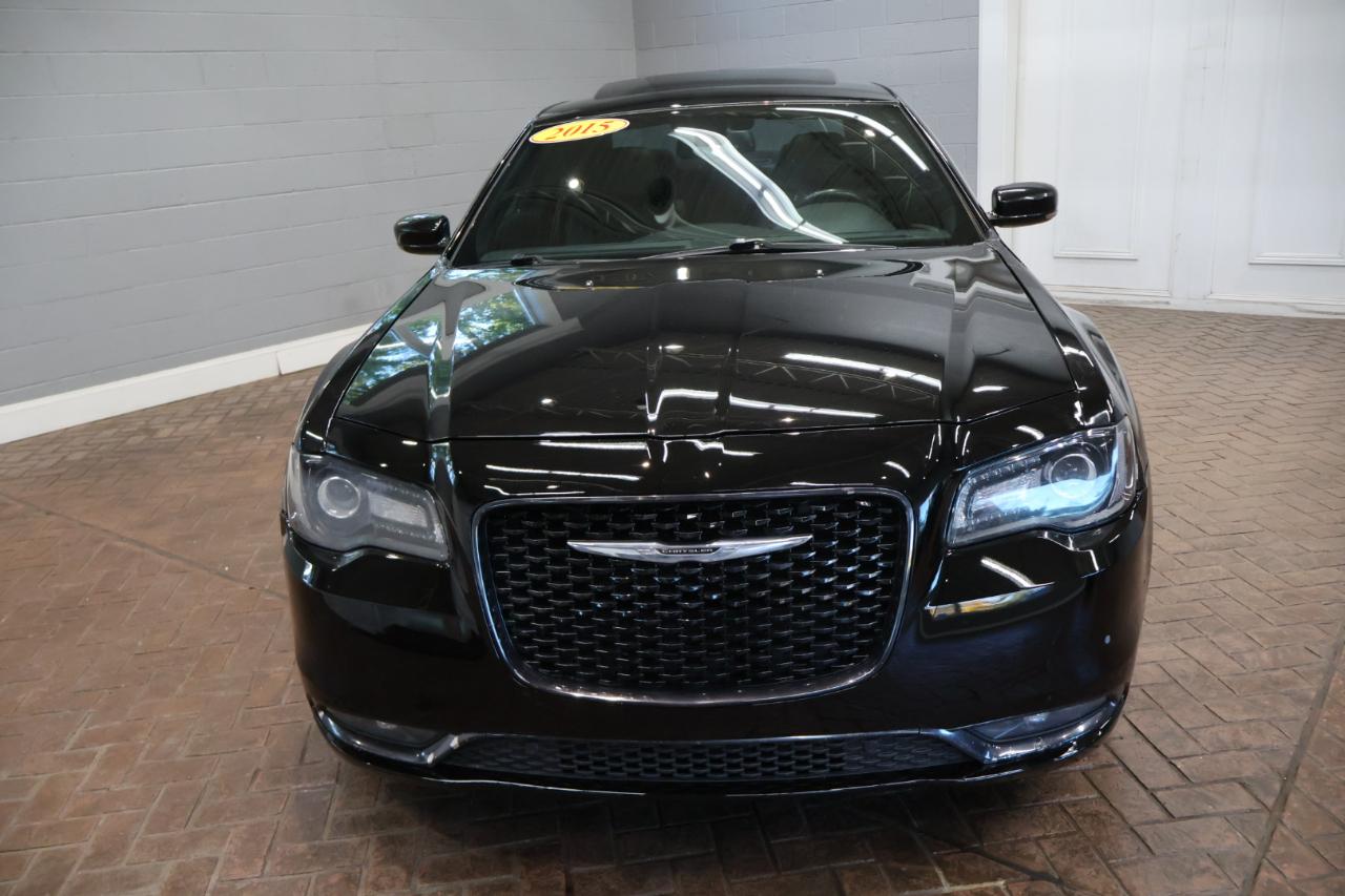 Chrysler 300 photo 2