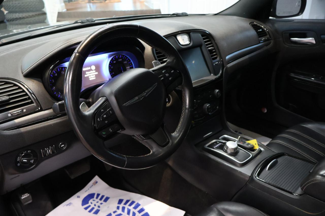 Chrysler 300 photo 9
