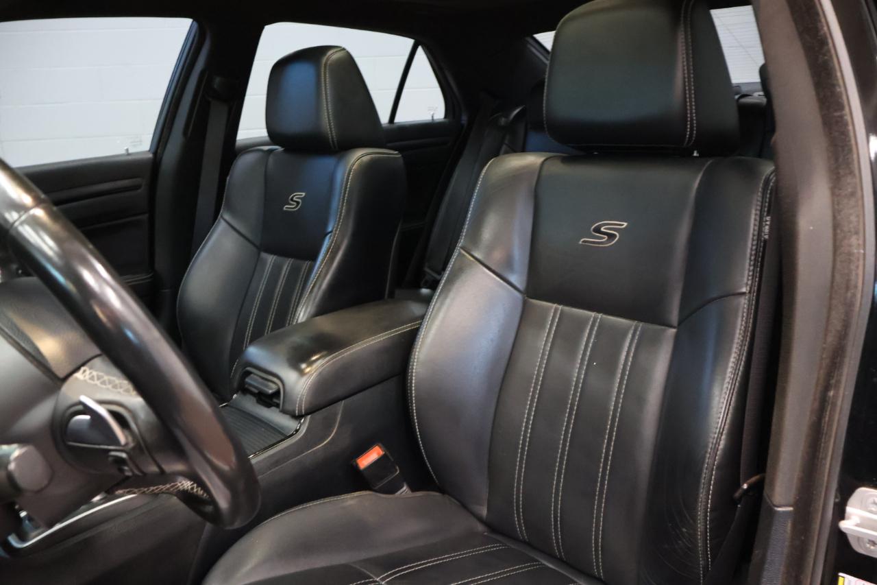 Chrysler 300 photo 11