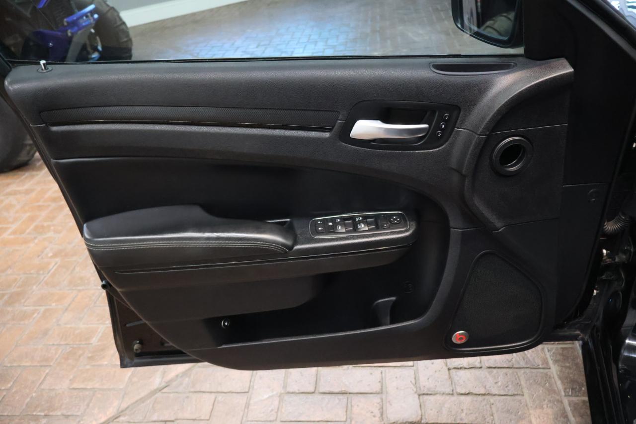 Chrysler 300 photo 14
