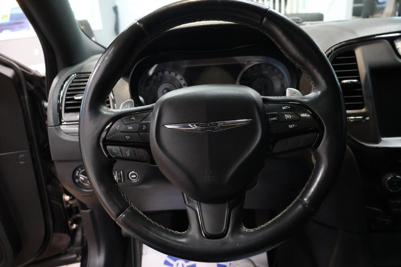 Chrysler 300 photo 16