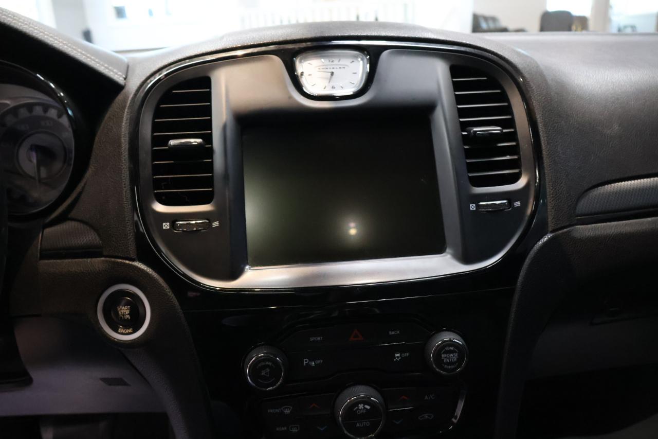 Chrysler 300 photo 17
