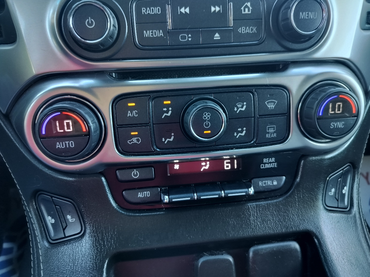 Chevrolet Suburban 4WD 4dr LT 2020