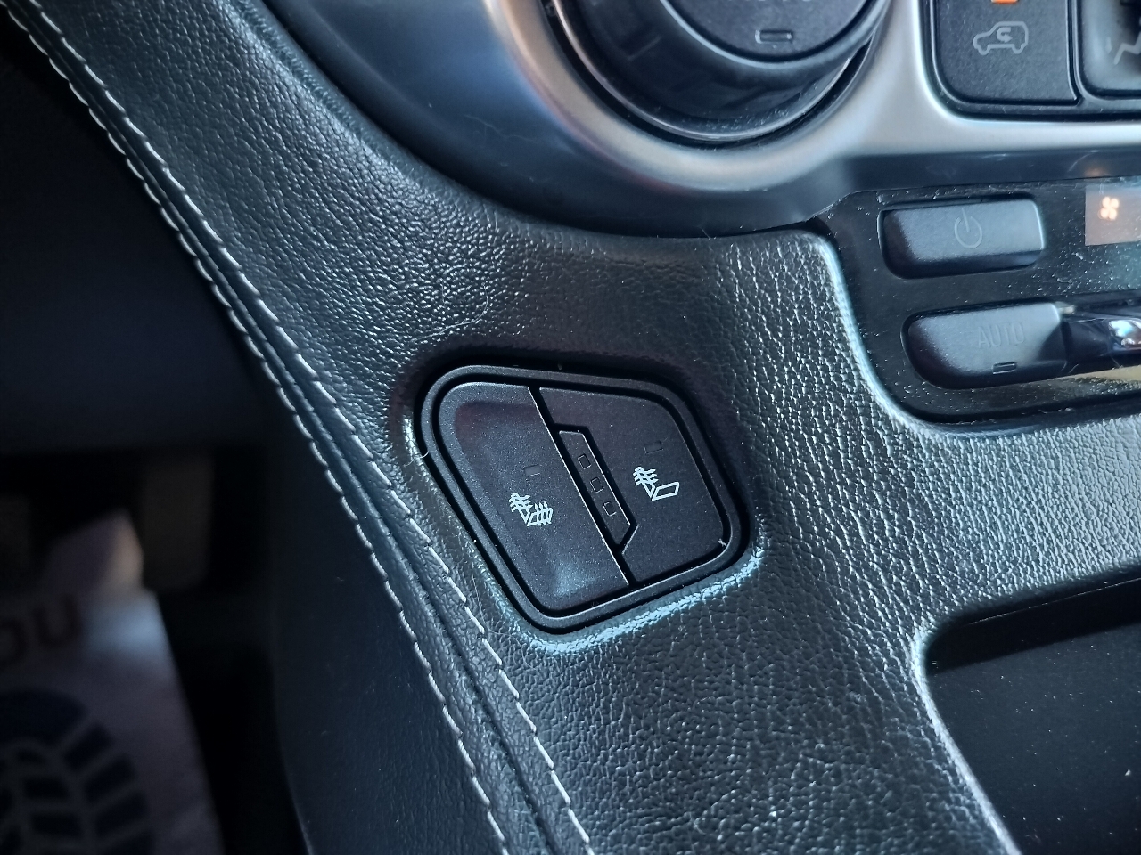 Chevrolet Suburban 4WD 4dr LT 2020