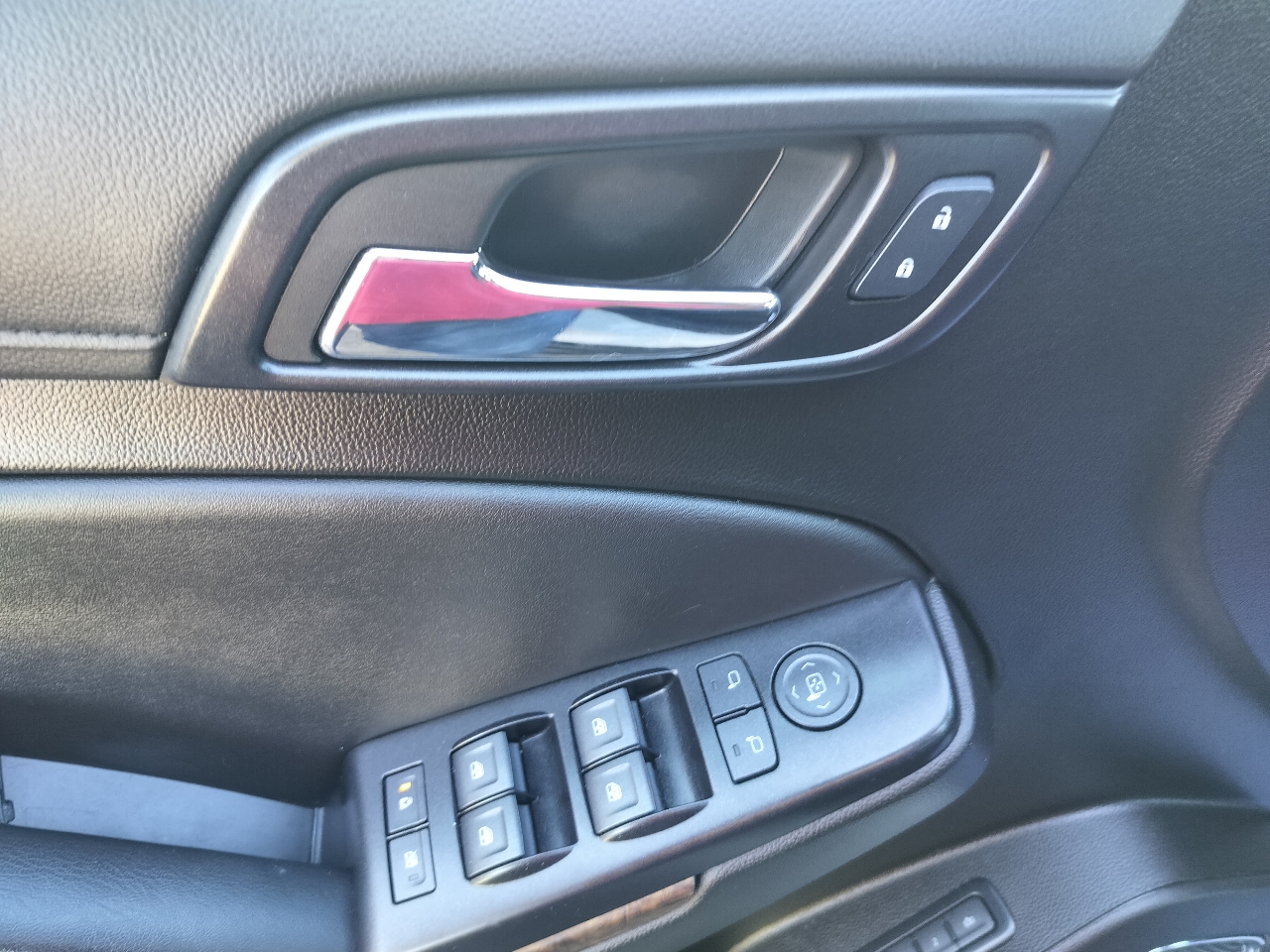 Chevrolet Suburban 4WD 4dr LT 2020