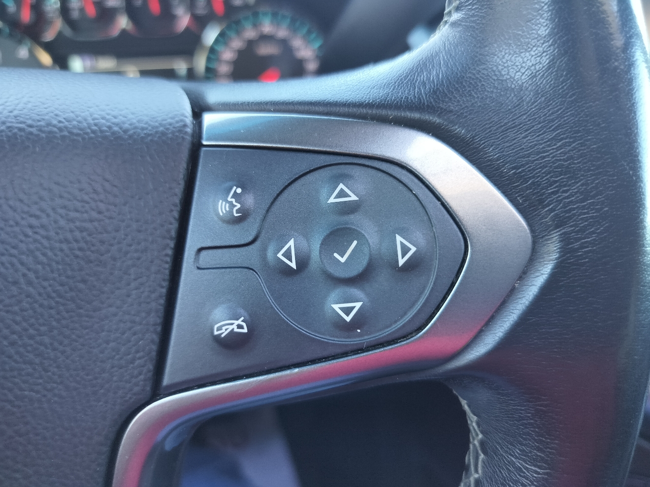 Chevrolet Suburban 4WD 4dr LT 2020