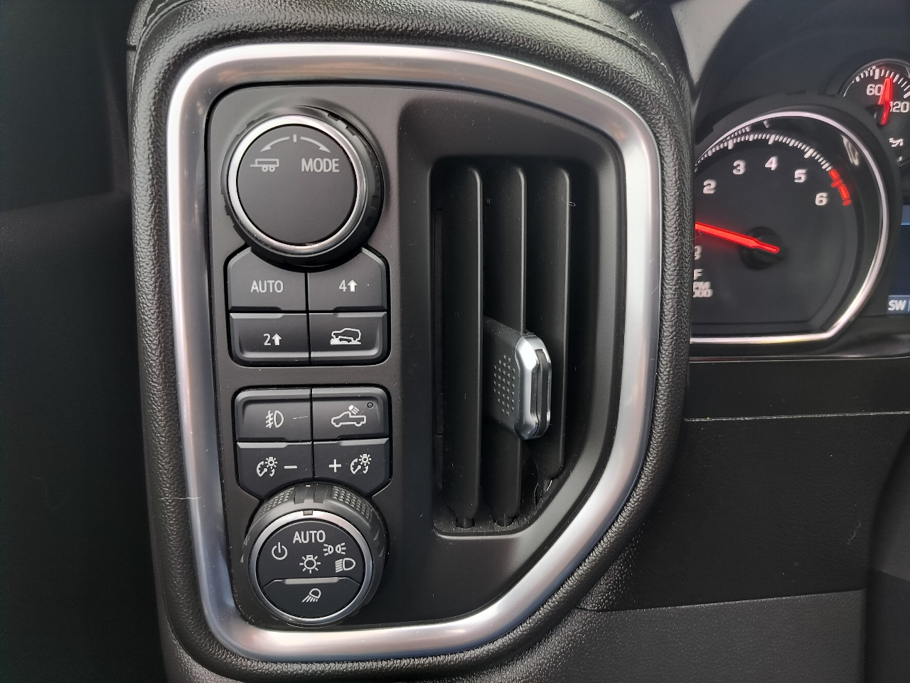 Chevrolet Silverado 1500 4WD Crew Cab 147" LTZ 2020