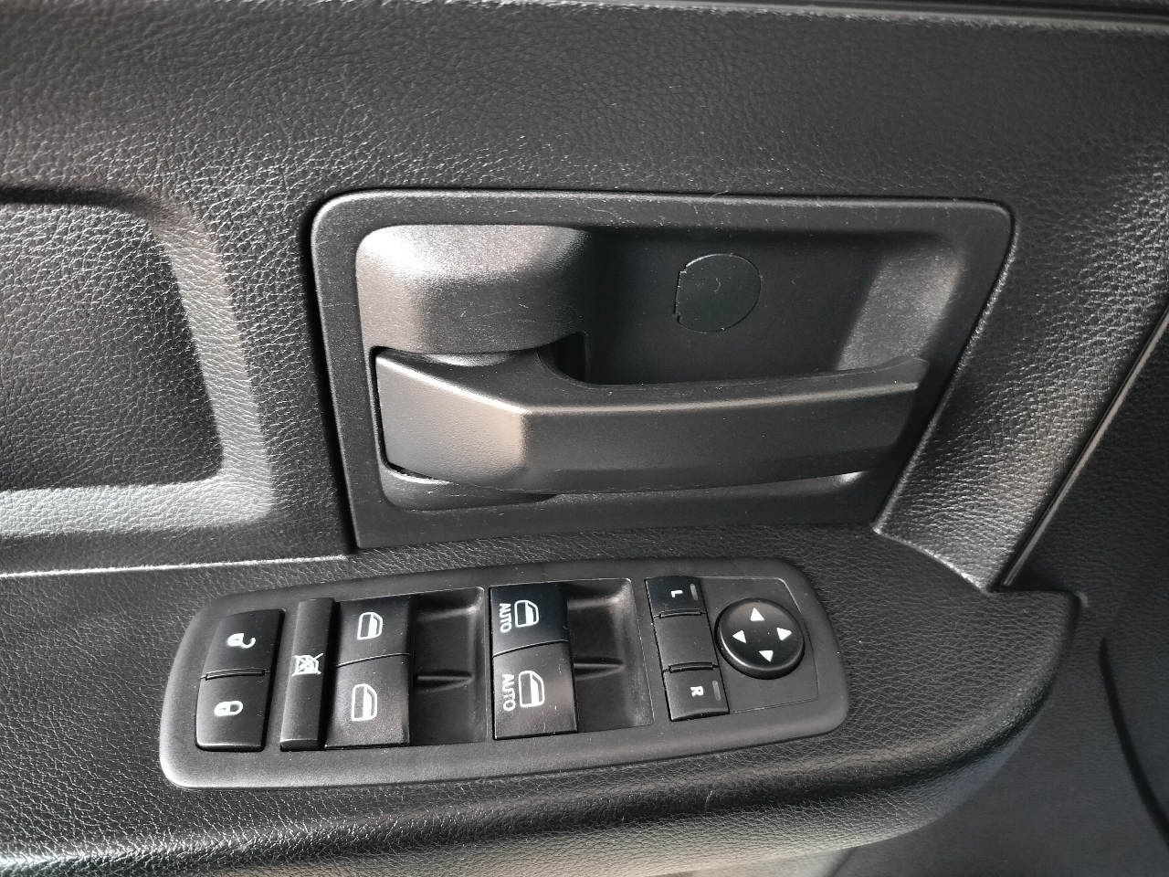 RAM 1500 Tradesman 4x4 Quad Cab 6'4" Box 2018