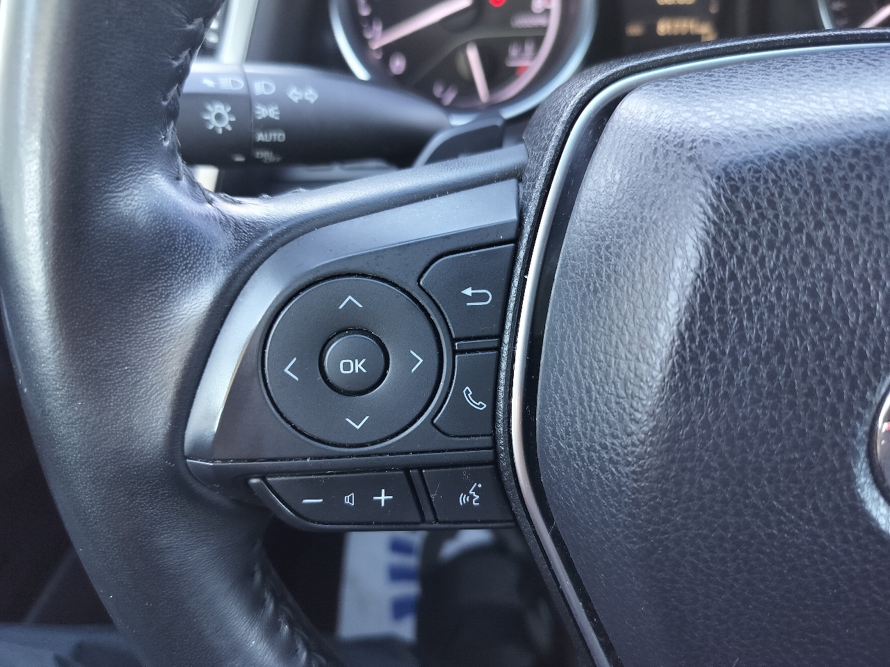 Toyota Camry SE Auto (Natl) 2018