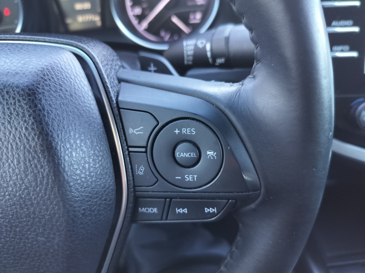 Toyota Camry SE Auto (Natl) 2018