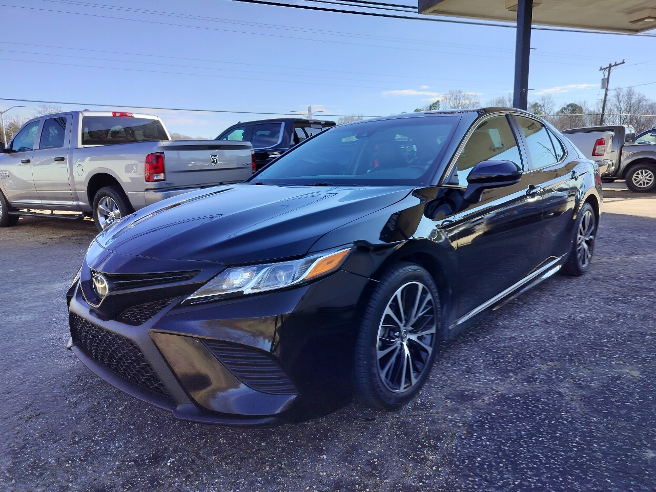 Toyota Camry SE Auto (Natl) 2018
