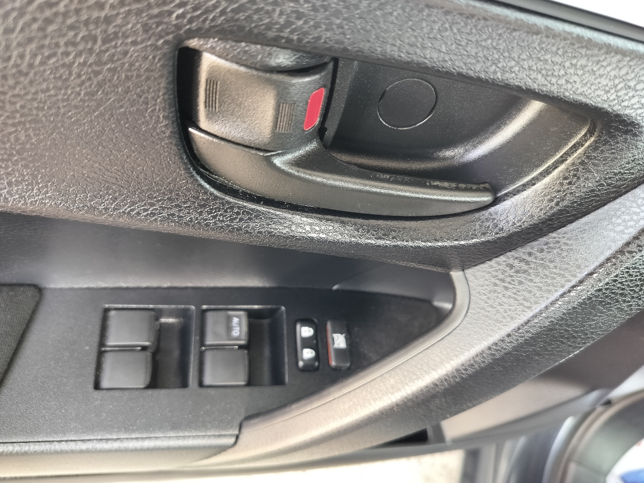 Toyota Corolla 4dr Sdn CVT LE Premium (Natl) 2015