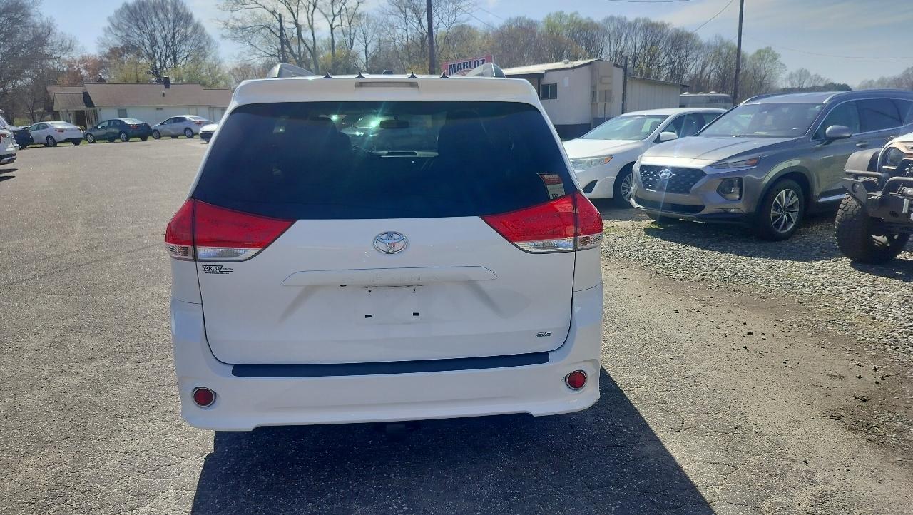Toyota Sienna  2014