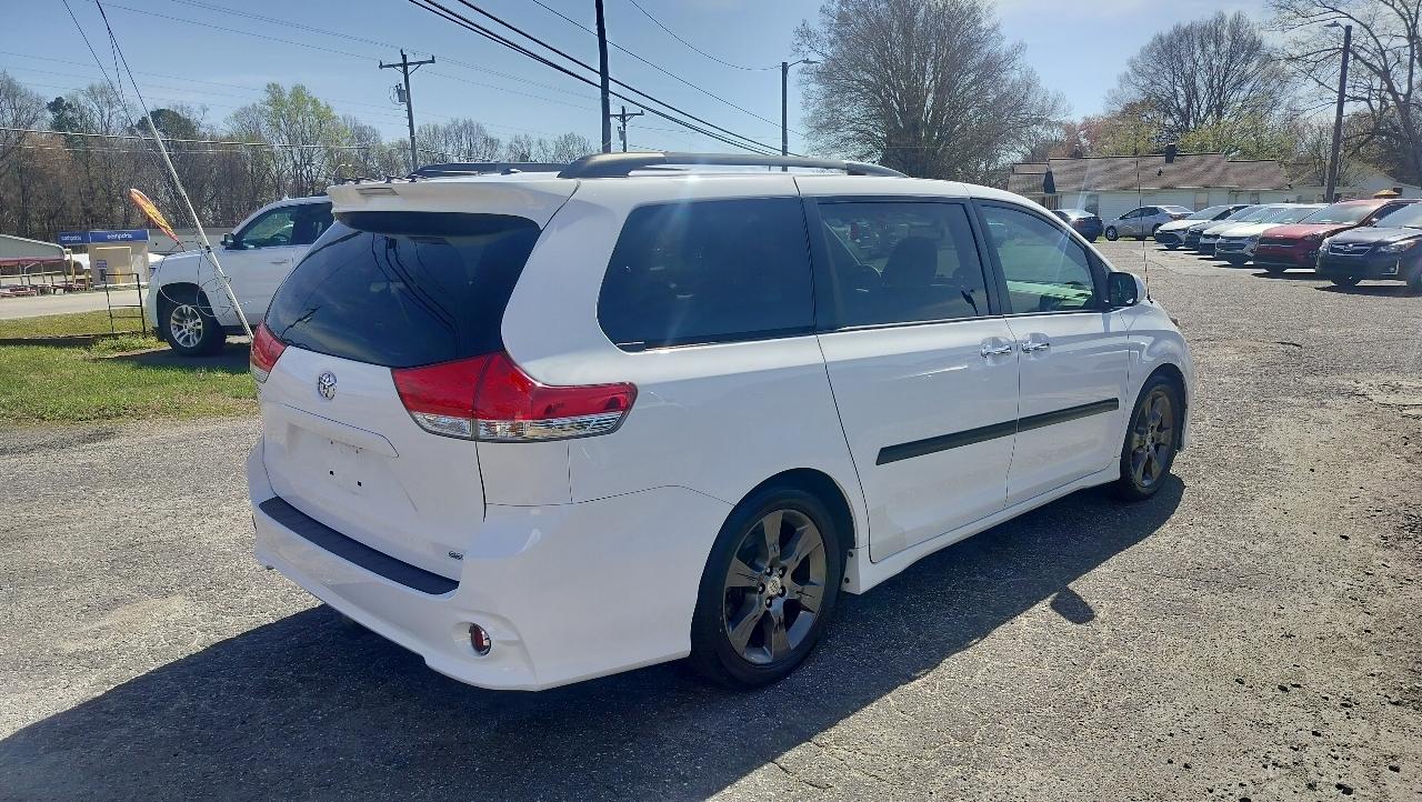 Toyota Sienna  2014