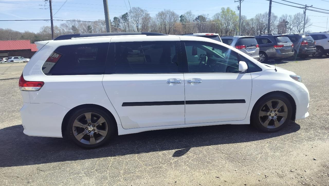 Toyota Sienna  2014