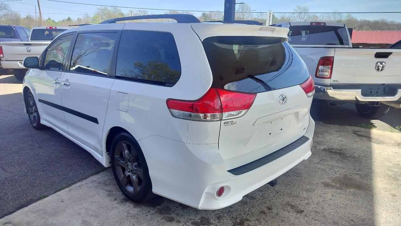 Toyota Sienna  2014