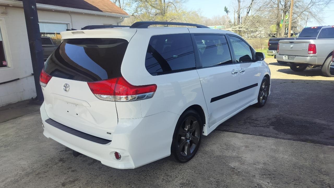Toyota Sienna  2014