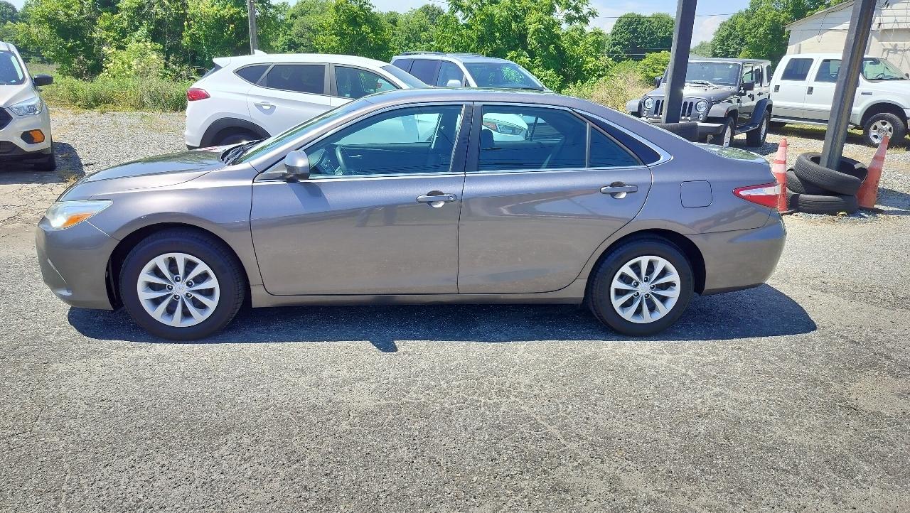Toyota Camry LE Auto (Natl) 2017