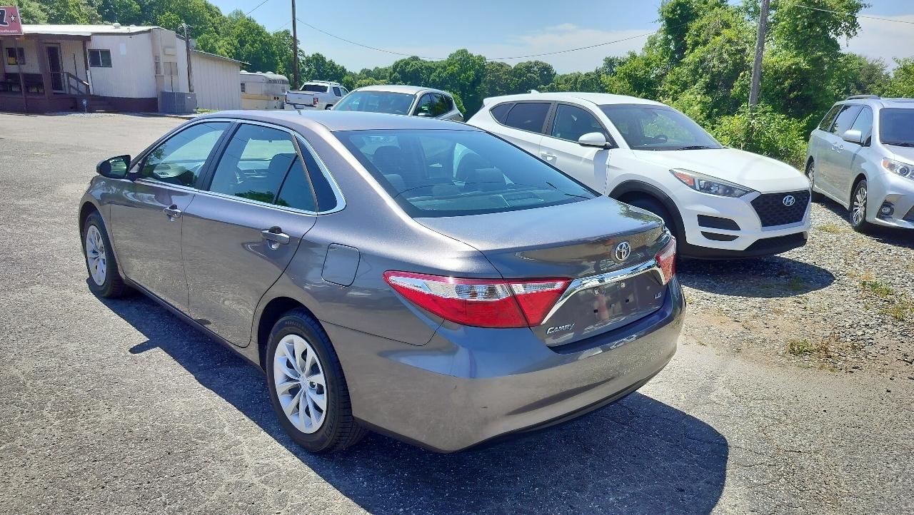 Toyota Camry LE Auto (Natl) 2017