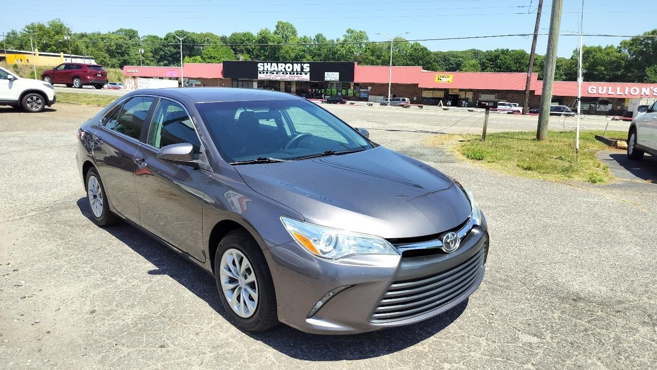 Toyota Camry LE Auto (Natl) 2017