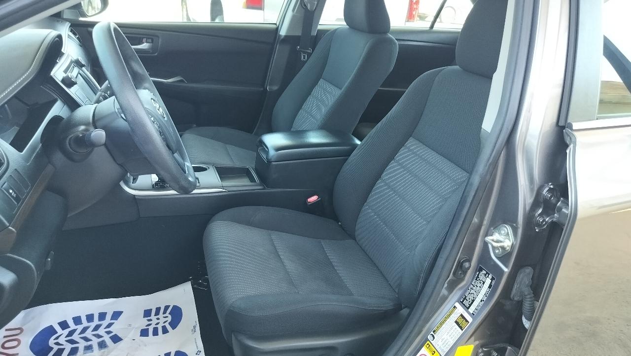 Toyota Camry LE Auto (Natl) 2017