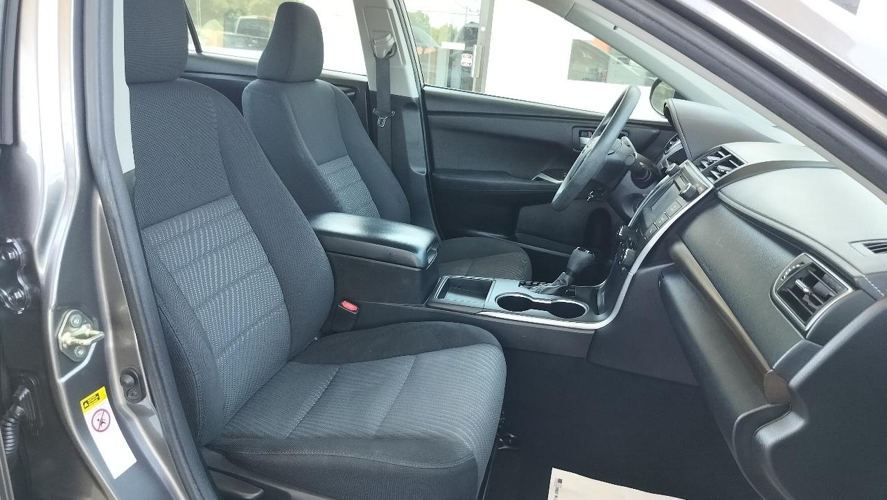 Toyota Camry LE Auto (Natl) 2017