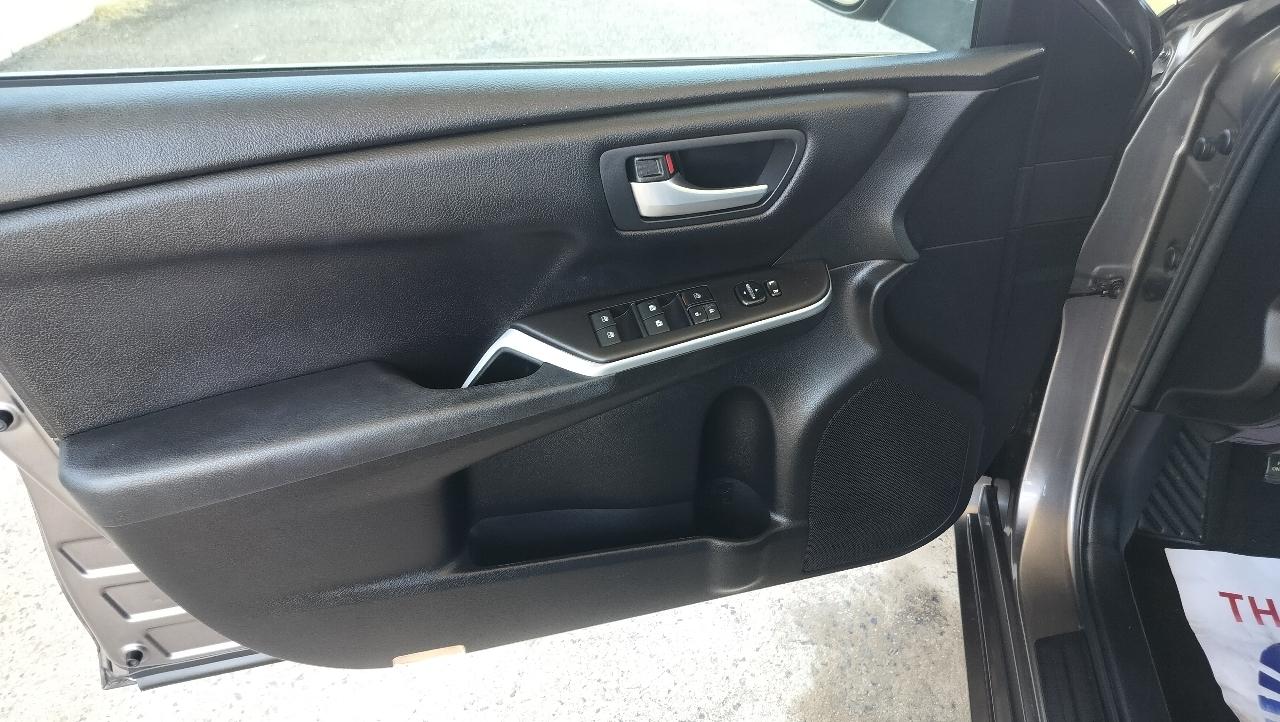 Toyota Camry LE Auto (Natl) 2017