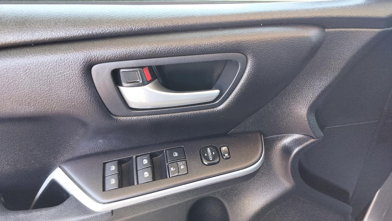 Toyota Camry LE Auto (Natl) 2017