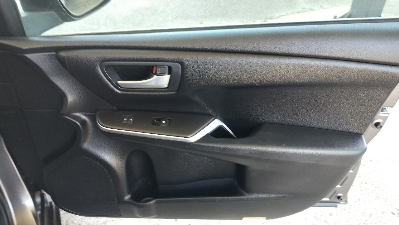 Toyota Camry LE Auto (Natl) 2017