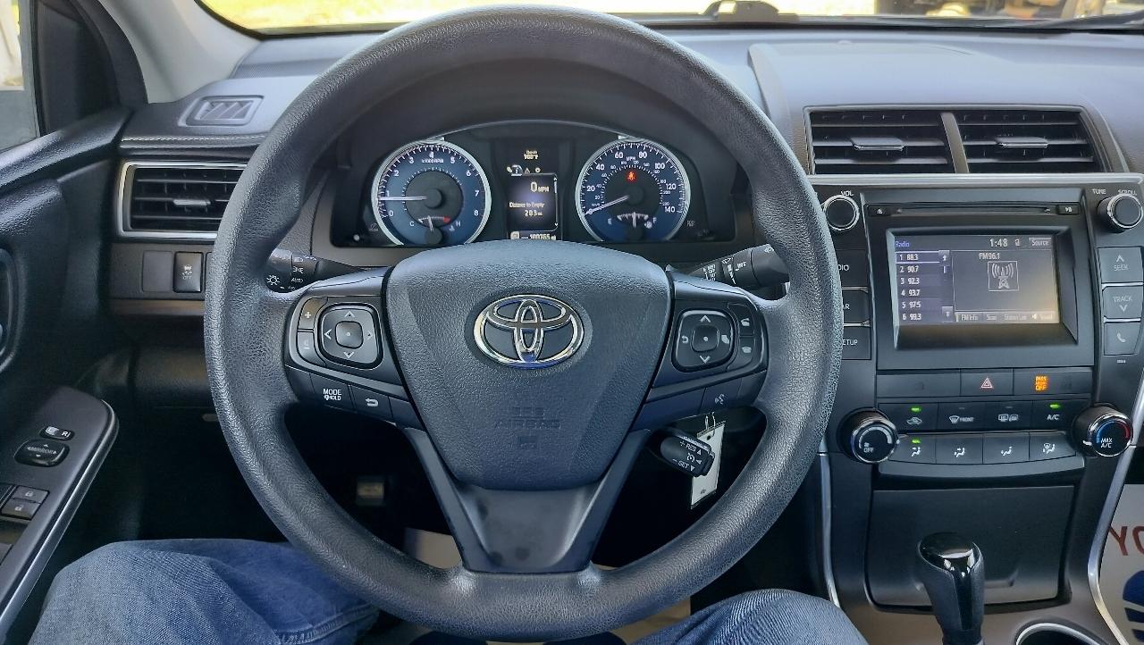Toyota Camry LE Auto (Natl) 2017