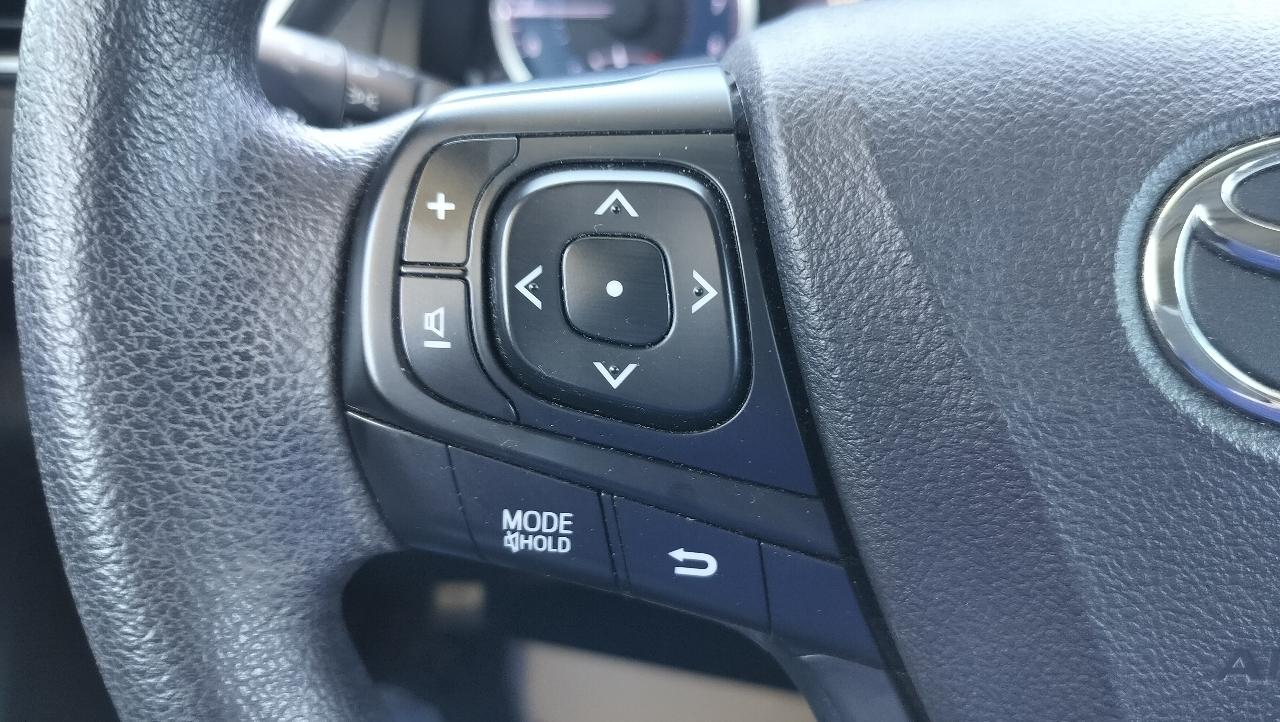 Toyota Camry LE Auto (Natl) 2017