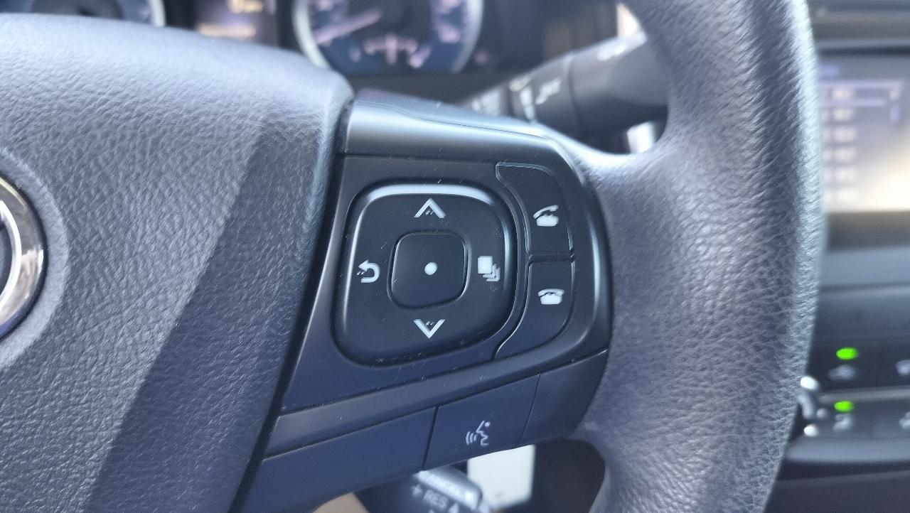 Toyota Camry LE Auto (Natl) 2017