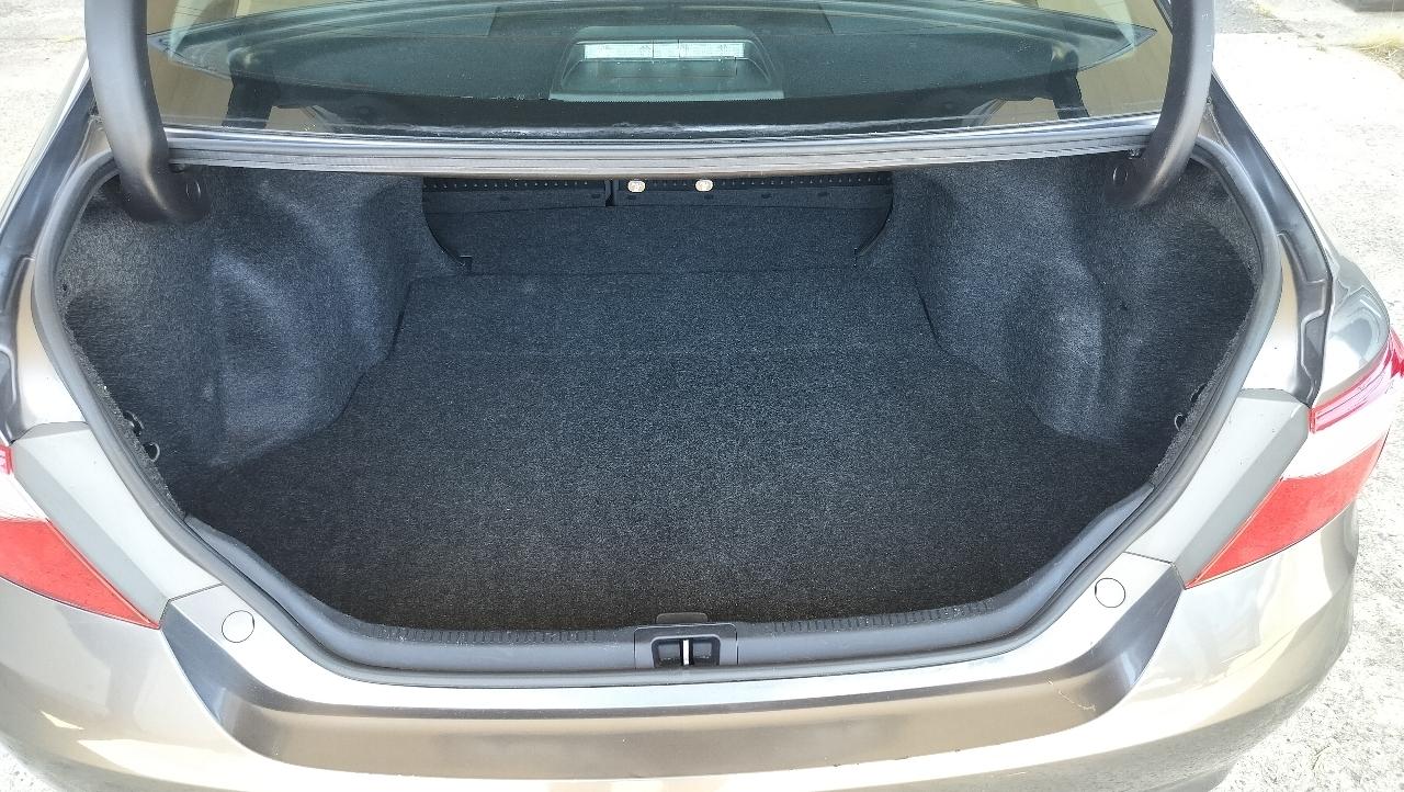 Toyota Camry LE Auto (Natl) 2017