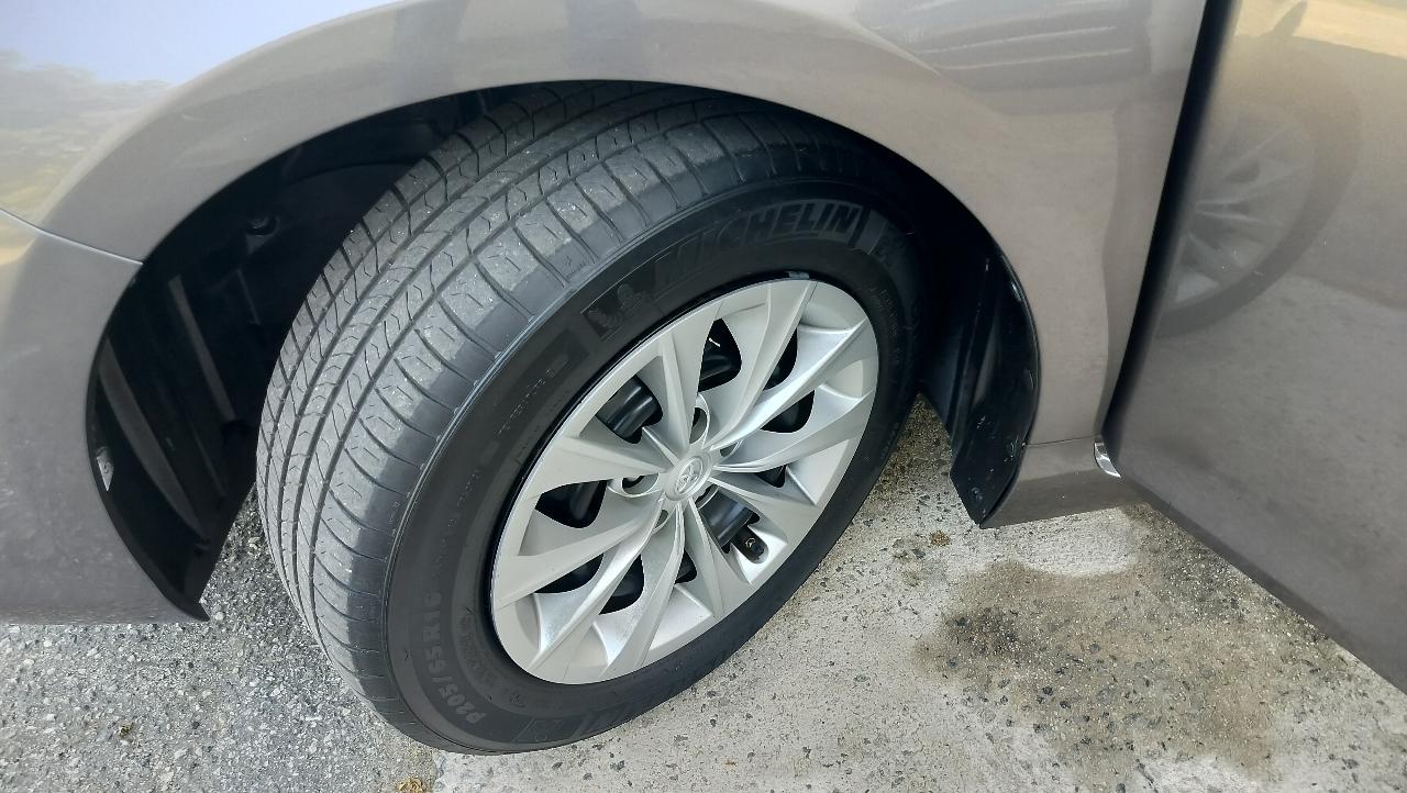 Toyota Camry LE Auto (Natl) 2017