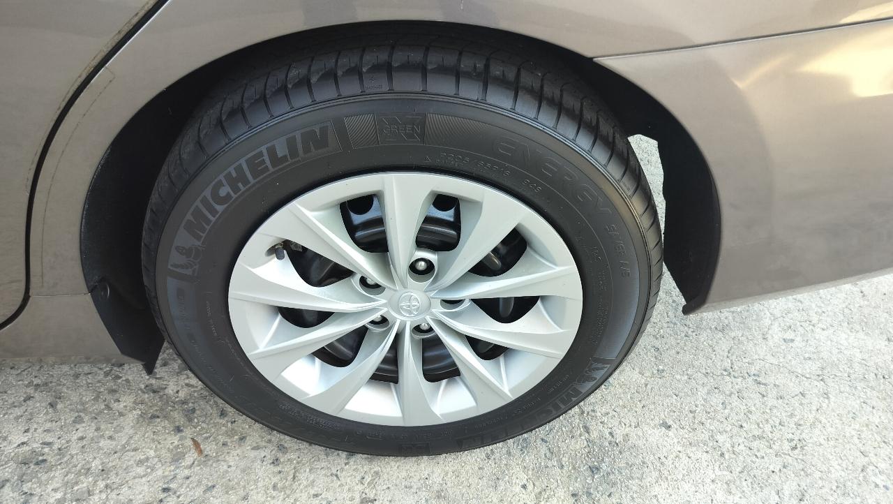 Toyota Camry LE Auto (Natl) 2017