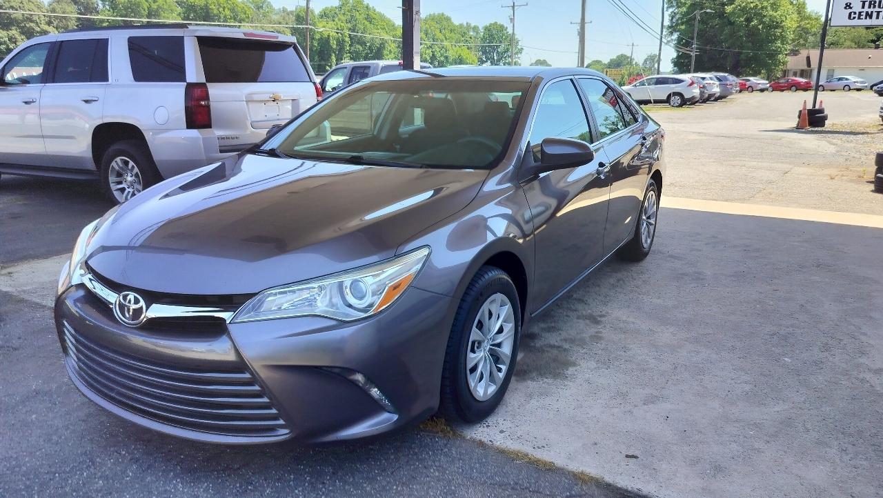 Toyota Camry LE Auto (Natl) 2017