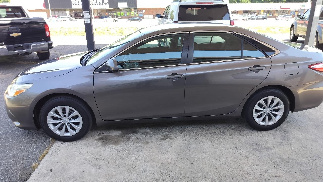 Toyota Camry LE Auto (Natl) 2017