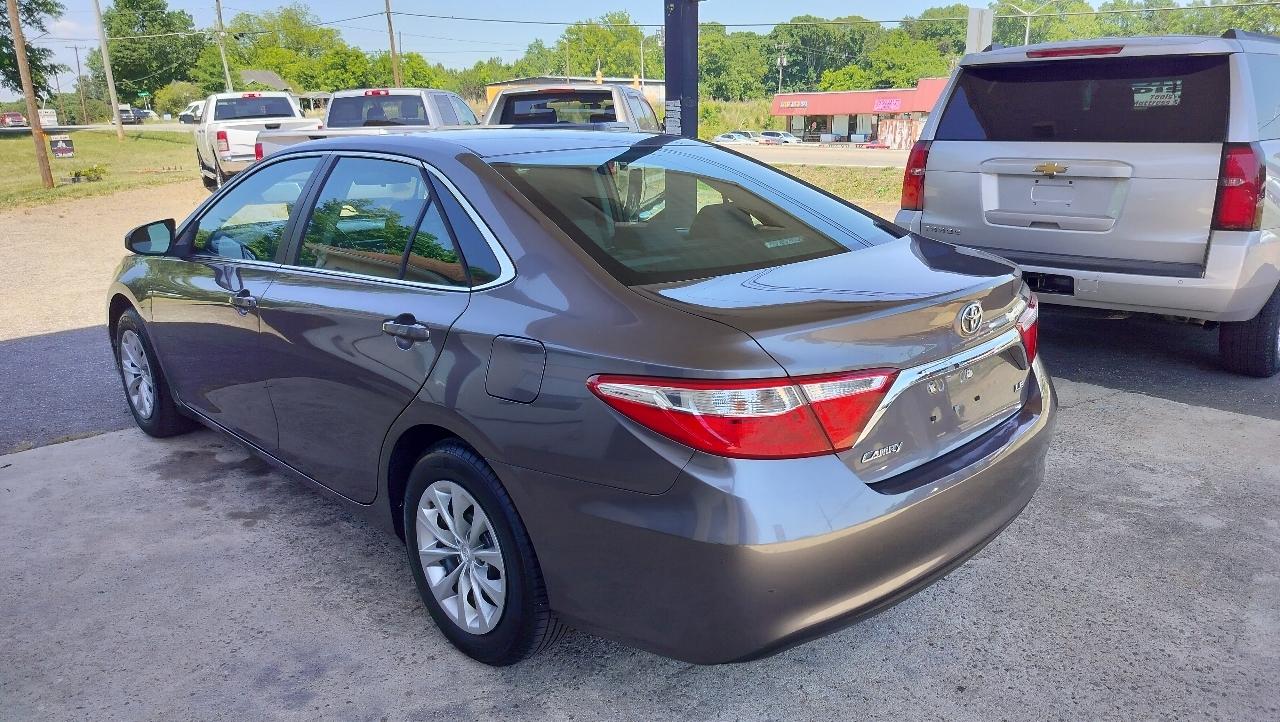 Toyota Camry LE Auto (Natl) 2017