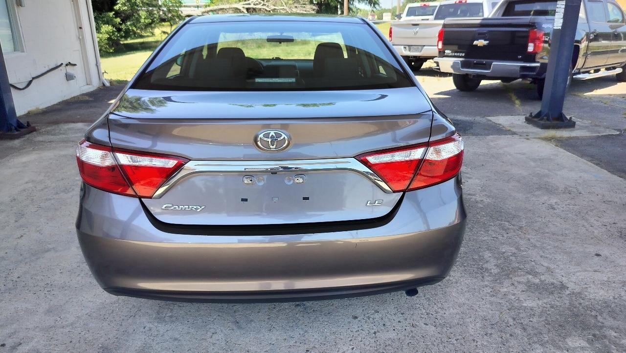 Toyota Camry LE Auto (Natl) 2017