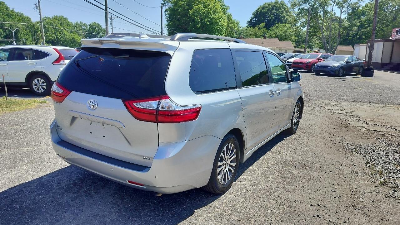 Toyota Sienna XLE Auto Access Seat FWD 7-Passenger (Natl) 2019